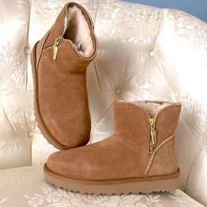 Brand New UGG Mini Florence Slip On Sheepskin Wool Boots Chestnut w/ Gold Tone